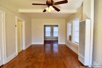 1505 W Woodlawn Ave in San Antonio, TX - Building Photo - Building Photo