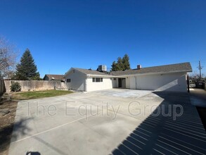 2823 S Woodland St in Visalia, CA - Building Photo - Building Photo