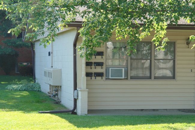 900 E Sturgis St in St. Johns, MI - Foto de edificio - Building Photo