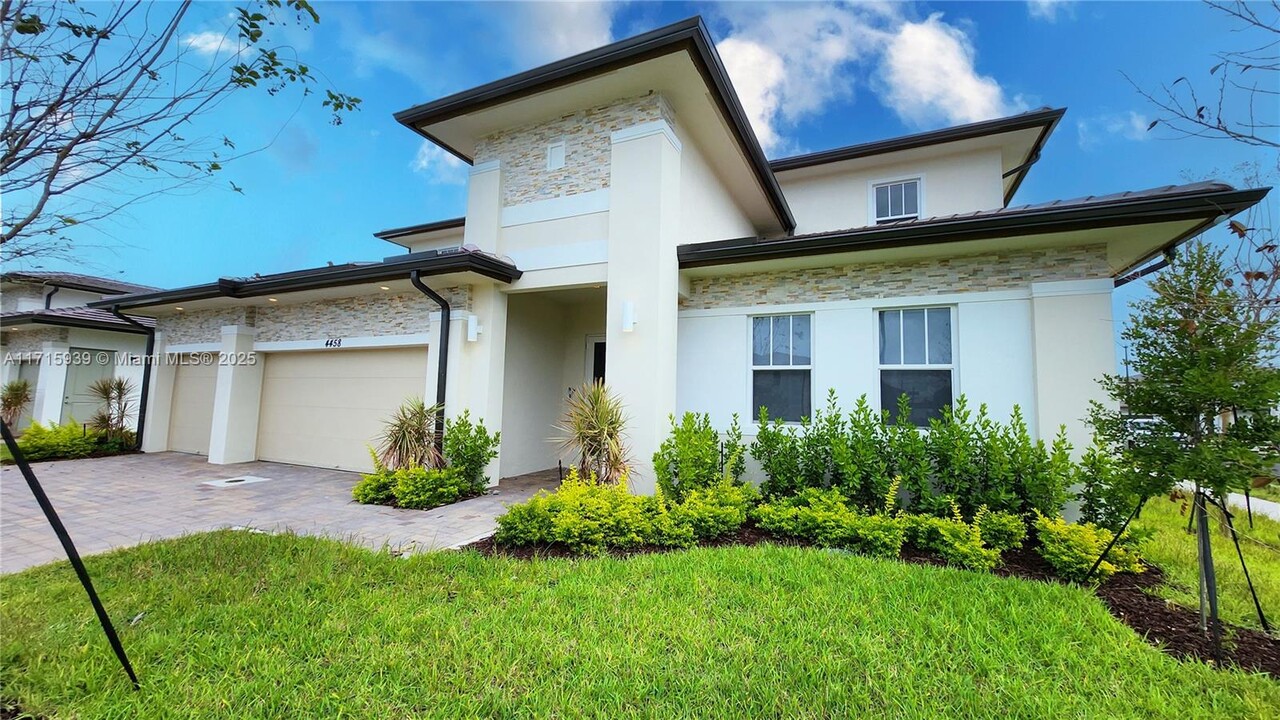 4458 SW 122nd Terrace in Cooper City, FL - Building Photo