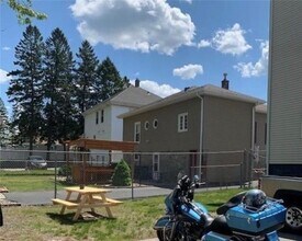 217 Newland Ave in Woonsocket, RI - Foto de edificio - Building Photo