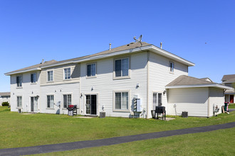 Dakota Townhomes in Rochester, MN - Building Photo - Building Photo