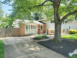 4517 Mayfield Dr in Annandale, VA - Foto de edificio - Building Photo