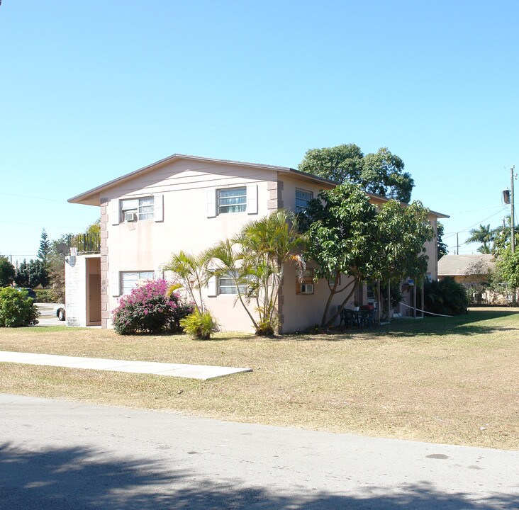 1302 NE 1st Ave in Homestead, FL - Building Photo