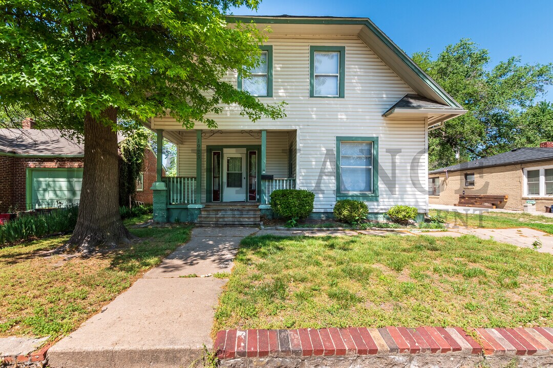 1923 N Burns in Wichita, KS - Building Photo