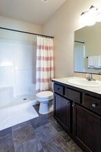 Residences at Whispering Hills in Pullman, WA - Foto de edificio - Building Photo