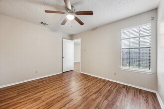 906 Hyridge St in Round Rock, TX - Building Photo - Building Photo