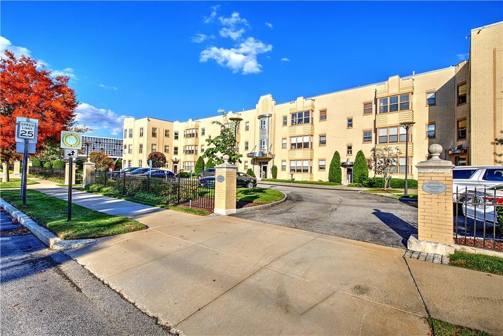 1180 Narragansett Blvd in Cranston, RI - Building Photo