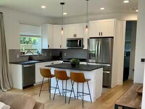 6100 Ponca St in Austin, TX - Building Photo - Building Photo