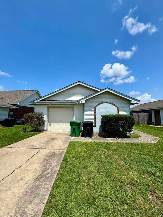 4630 Croker Ridge Rd in Houston, TX - Building Photo