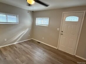 27640 Dartmouth St in Madison Heights, MI - Building Photo - Building Photo