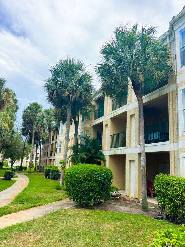 property at 977 Riverside Dr