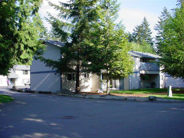 Twin Cedars II in Bonney Lake, WA - Foto de edificio