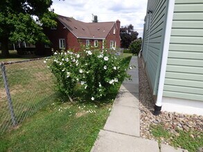 2709 Middletown Rd, Unit 2 in Pittsburgh, PA - Building Photo - Building Photo