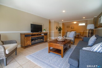 14 Lake Dr N in New Fairfield, CT - Building Photo - Building Photo