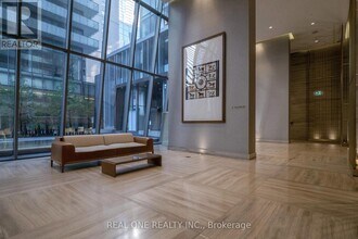 50 Charles St E in Toronto, ON - Building Photo - Building Photo