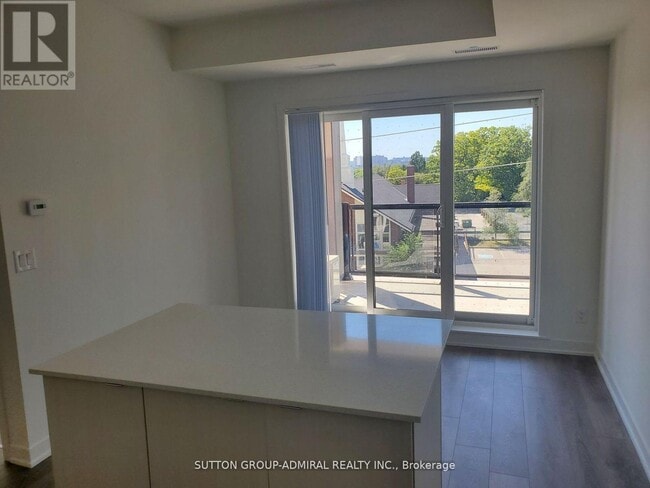 160 Canon Jackson Dr in Toronto, ON - Building Photo - Building Photo