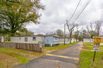 Steele Creek Mobile Home Park in Satsuma, AL - Building Photo - Building Photo