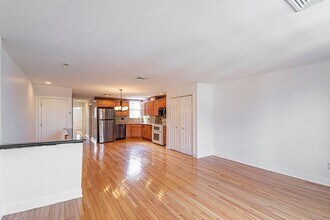 1635 Passyunk Ave in Philadelphia, PA - Building Photo - Building Photo