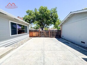 1535 Albatross Dr in Sunnyvale, CA - Foto de edificio - Building Photo