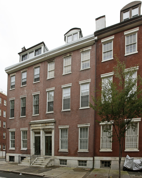 902 Pine St in Philadelphia, PA - Building Photo