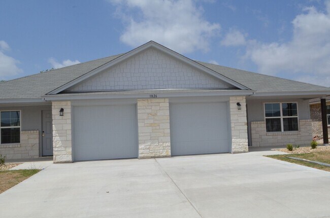 property at 1826 Castroville Trl