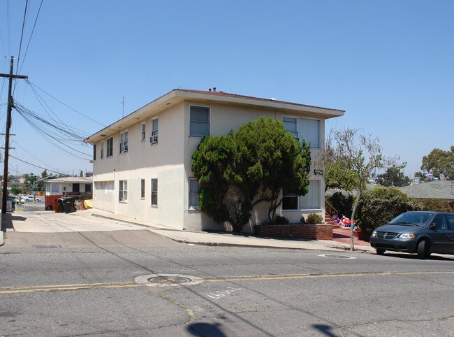 3280 N Park Way in San Diego, CA - Foto de edificio - Building Photo