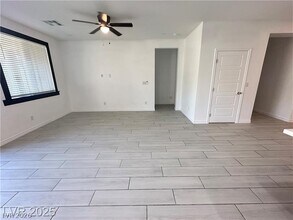 9565 Camelback Crk Dr in Las Vegas, NV - Building Photo - Building Photo