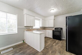 3151 Shirley Dr in Jackson, MS - Foto de edificio - Building Photo