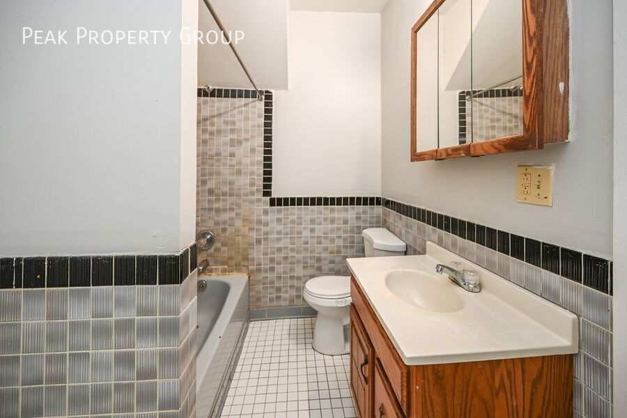 409 Ada St-Unit -'25/'26 Lease Term- 409 Ada St in Cincinnati, OH - Building Photo