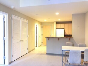 111 N 9th St, Unit 203 in Philadelphia, PA - Building Photo - Building Photo