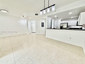 11503 NW 89th St in Doral, FL - Building Photo