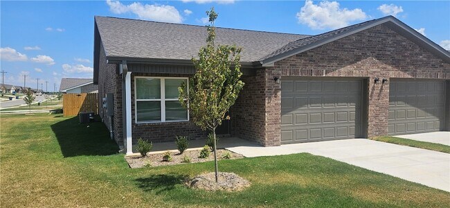 6814 Toby St in Bentonville, AR - Building Photo - Building Photo
