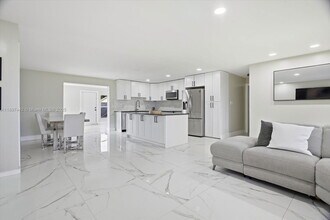 6948 NW 8th St in Margate, FL - Building Photo - Building Photo
