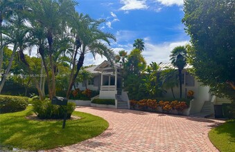 390 Gulf Rd in Key Biscayne, FL - Building Photo - Building Photo