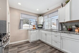 552 Simms St in Aurora, IL - Building Photo - Building Photo