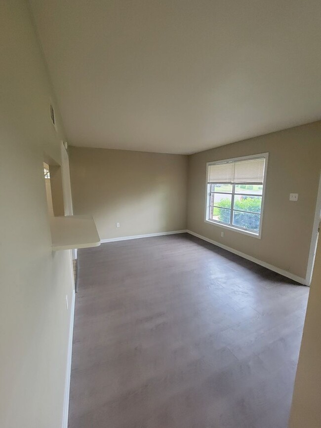 5032 Long Branch Dr in Memphis, TN - Building Photo - Building Photo