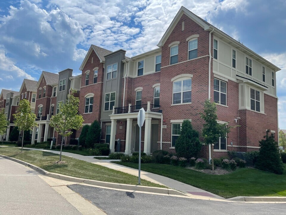 1234 Byrne Blvd in Vernon Hills, IL - Foto de edificio