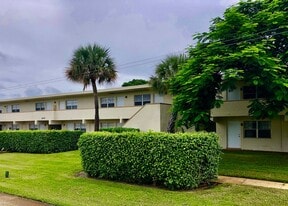 Villa Rica Apartments in Boca Raton, FL - Building Photo