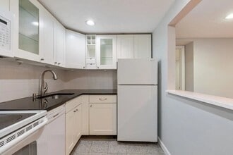 30 Peterborough St, Unit G in Boston, MA - Building Photo - Building Photo