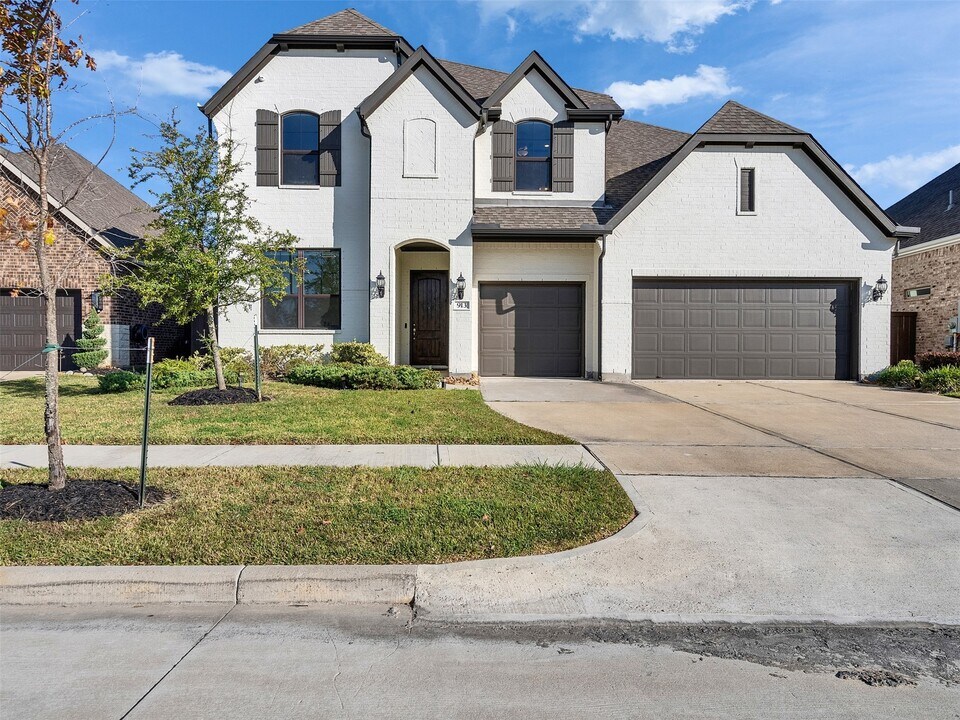 913 Goose Creek St in Webster, TX - Foto de edificio