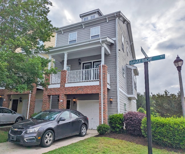 153 Braeside Ct