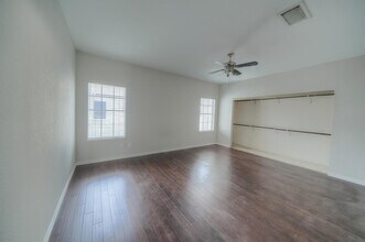 17583 Red Oak Dr in Houston, TX - Building Photo - Building Photo