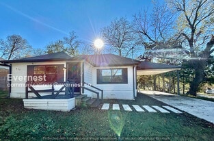 415 W Light St in Waxahachie, TX - Building Photo