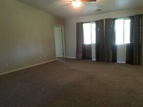 11409 Pacific Shores Dr in Bakersfield, CA - Building Photo - Building Photo