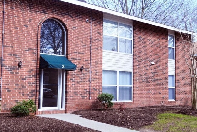 Olde Jamestowne Apartments