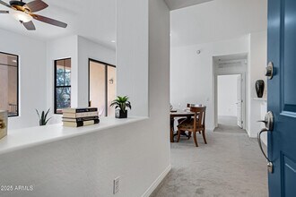 2989 N 44th St in Phoenix, AZ - Foto de edificio - Building Photo