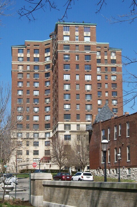 The Greystone Condominium in St. Louis, MO - Foto de edificio