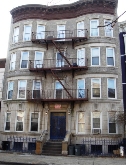 204 MacDonough in Brooklyn, NY - Building Photo