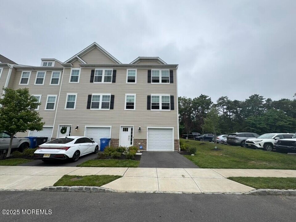 115 Melanie Wy in Stafford Township, NJ - Building Photo
